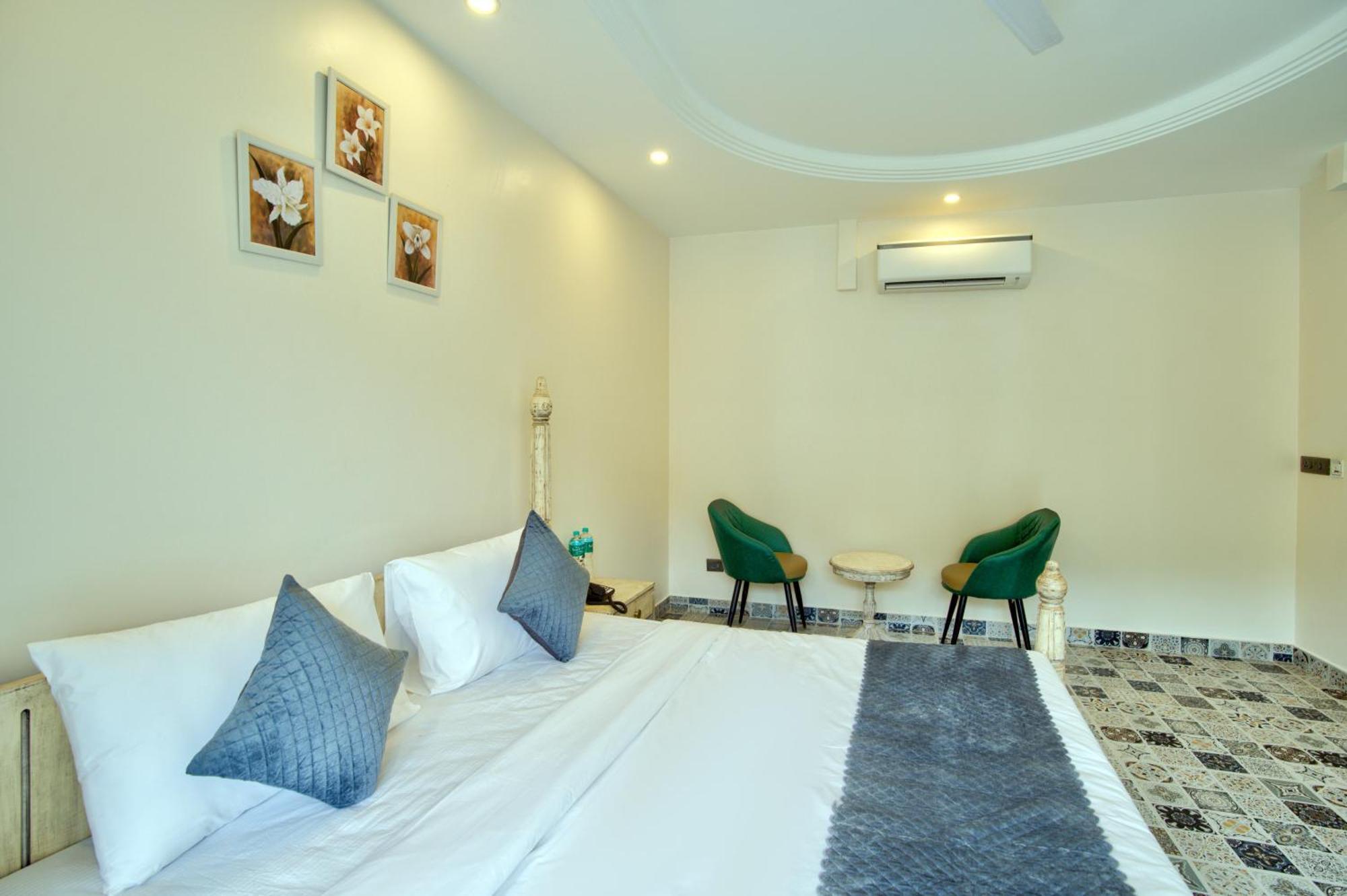 Goa Courtyard By The Porto Arpora Hotel Baga Exterior foto